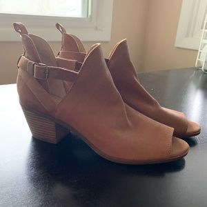 Brand new Lucky prop toe bootie